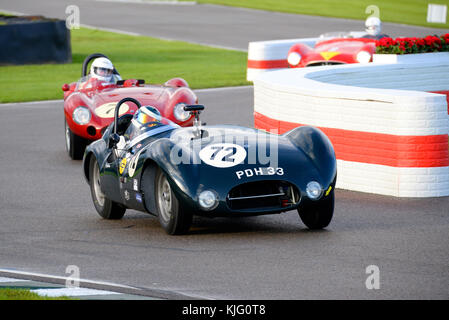 1954 Cooper Jaguar T33 di proprietà e guidata da Katarina Kyvalova in gara a Goodwood Revival 2017 Foto Stock