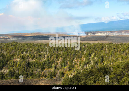 Vista sulla caldera e jungle su Hawaii Big Island Foto Stock