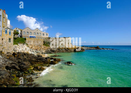 St Ives Museum und Bamaluz Beach, St Ives, Cornwall, Inghilterra, Großbritannien Foto Stock