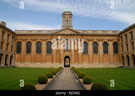 Oxford, Regno Unito - 12 aprile 2015: anteriore quad in Queens college Foto Stock