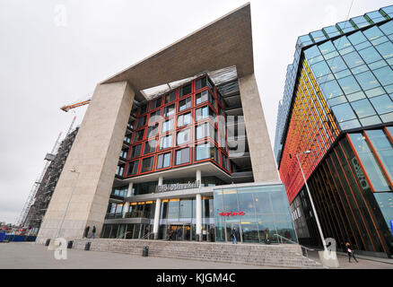 Amsterdam, Paesi Bassi - 24 febbraio 2012: Central Public Library in Amsterdam. Nel 2005, aveva 1,7 milioni di libri e di 165.000 membri e della quaresima in uscita 5 Foto Stock