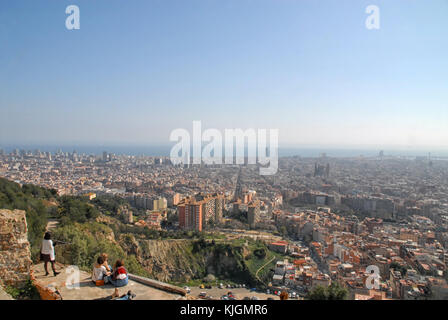 Vista di Barcellona dal Bunkers del Carmel (Turó de la Rovira) Foto Stock