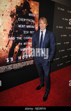 ADVENTURA, FL - GENNAIO 07: Michael Bay partecipa a Miami Special Screening of '13 ore: I soldati segreti di Bengasi' al Centro commerciale Aventura il 7 Gennaio 2016 ad Aventura, Florida. Persone: Michael Bay Foto Stock