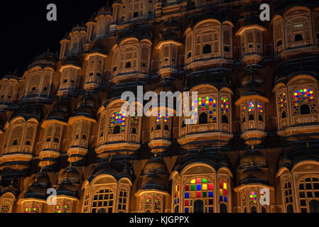 Scenic vista notturna di Hawa Mahal a Jaipur, India Foto Stock
