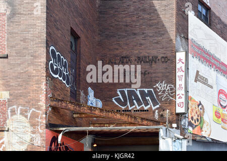 New york - giugno 21, 2015: manhattan railway co., stazione 5 in Chinatown, manhattan. L'edificio risale al febbraio 1879 per la metropolitana sopraelevata Foto Stock