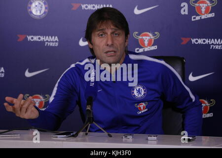 Cobham, surrey, Regno Unito. 24 nov, 2017. Antonio conte, il Chelsea Football Club manager mutandine la stampa circa i suoi piani per battere il liverpool domani in crunch match di premier league ad Anfield credito: motofoto/alamy live news Foto Stock