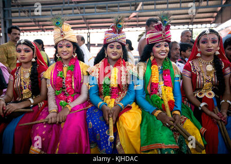 Festival in india,festivals kerala,forme di danza kerala,kathakali,theyyam,pulikkali,tiger ballo,onam,artisti lgbt,colorati festival indiano Foto Stock