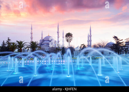 Fontana sulla zona di Sultanahmet in serata Foto Stock