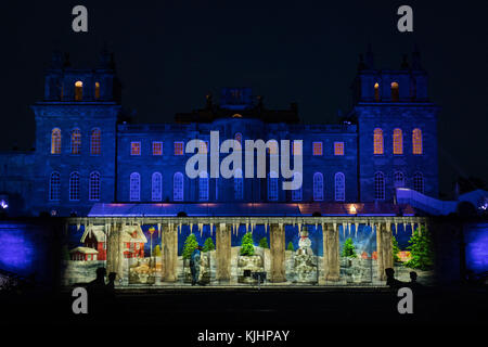 Luci natalizie in mostra al Blenheim Palace di Woodstock, Oxfordshire. Foto Stock