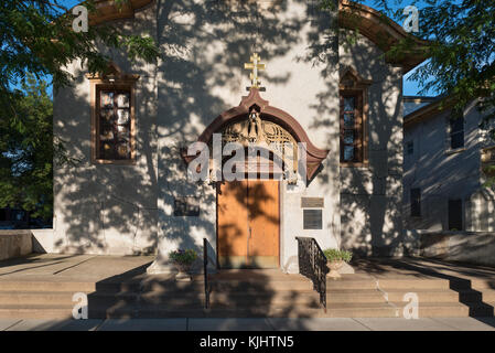 Ingresso anteriore alla santissima Trinità cattedrale progettata da Louis Sullivan a Chicago villaggio ucraino Foto Stock