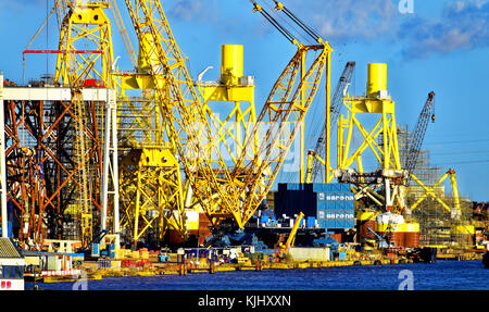 Industria sul fiume Tyne a Wallsend produzione di turbine eoliche per parchi eolici Foto Stock