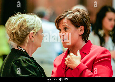 File di archivio: Mary Lou McDonald e Gerry Adams Irish Sinn Féin politico che ha servito come vice leader del Sinn Féin dal febbraio 2009. Foto Stock