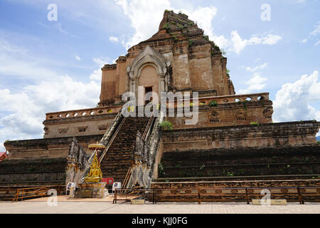 Wat Chedi Luang chiang mai buddha thailandia buddismo tempio di Dio . Foto Stock