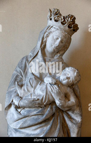 Il museo del Louvre. Madonna e Bambino. La pietra. La Borgogna, del XV secolo. La Francia. Foto Stock
