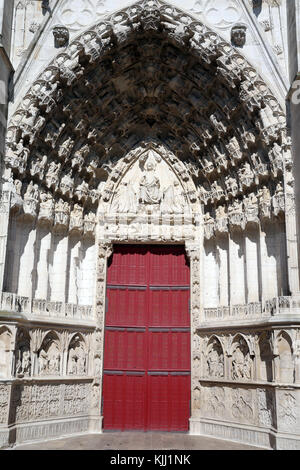 Auxerre cattedrale dedicata a Santo Stefano. Fronte ovest. Il giudizio finale. La Francia. Foto Stock