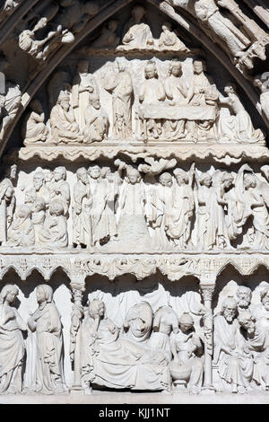 Auxerre cattedrale dedicata a Santo Stefano. Fronte ovest. Timpano. La vita di Gesù. La Francia. Foto Stock