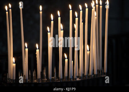 Auxerre cattedrale dedicata a Santo Stefano. Ceri. La Francia. Foto Stock