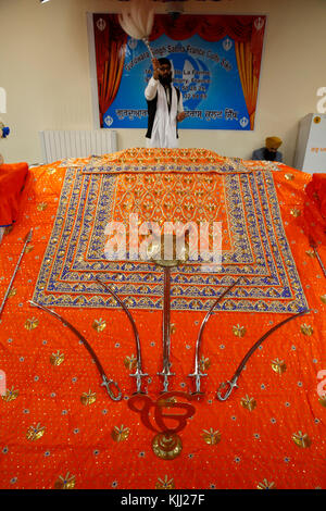 Gurdwara Sikh singh sabha di Bobigny, Francia. Sacrario principale. Foto Stock