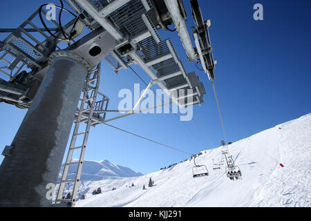 Sulle Alpi francesi. Seggiovia. La Francia. Foto Stock