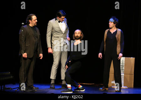 Les Chiche cappone : Fred Blin, Patrick De Valette, Ricardo La Giudice & Matthieu Pillard sul palco. La Francia. Foto Stock