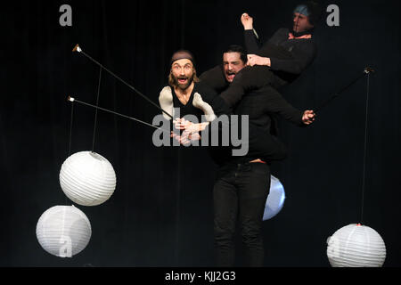 Les Chiche cappone : Fred Blin, Patrick De Valette, Ricardo La Giudice & Matthieu Pillard sul palco. La Francia. Foto Stock