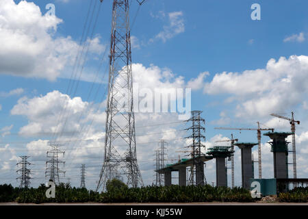 Ponte in costruzione attraverso il Fiume Saigon. Il Vietnam. Foto Stock