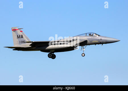 LEEUWARDEN, PAESI BASSI - Apr 21, 2016: US Air Force McDonnell Douglas F-15C Eagle jet da combattimento dal 104th Fighter Wing (Massachusetts aria Nati Foto Stock