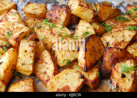 In prossimità delle patate arrosto Foto Stock