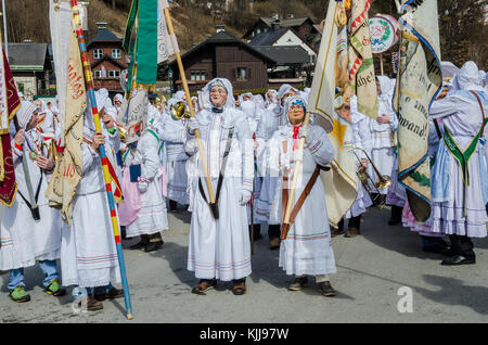 Esperienza leggendaria Aussee Carnevale in Austria: i tradizionali costumi di carnevale e costumi sono i tratti distintivi di questo fantastico evento in febbraio. Foto Stock