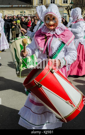 Esperienza leggendaria Aussee Carnevale in Austria: i tradizionali costumi di carnevale e costumi sono i tratti distintivi di questo fantastico evento in febbraio. Foto Stock