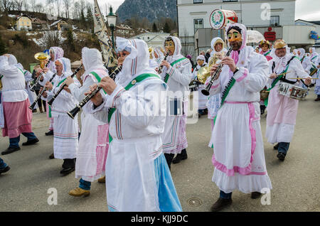 Esperienza leggendaria Aussee Carnevale in Austria: i tradizionali costumi di carnevale e costumi sono i tratti distintivi di questo fantastico evento in febbraio. Foto Stock