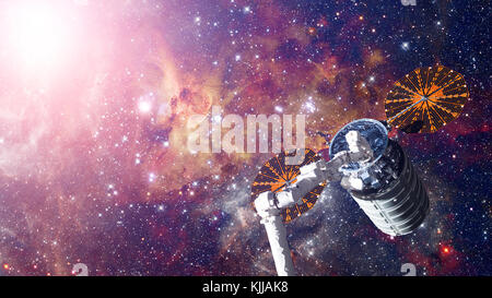 Il lancio del veicolo spaziale nello spazio. Gli elementi di questa immagine fornita dalla NASA. Foto Stock