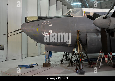 Avro Shackleton MR3/3 in colori RAF in restauro, Duxford, UK. Foto Stock