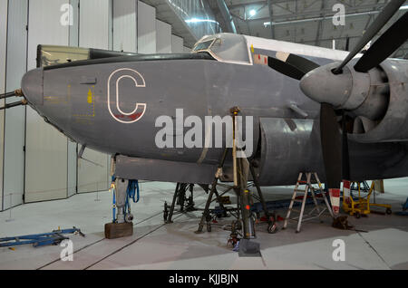 Avro Shackleton MR3/3 in colori RAF in restauro, Duxford, UK. Foto Stock