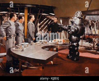 Forbidden PLANET 1956 MGM fantascienza film con da destra: Robby il Robot, Walter Pigeon, Leslie Nielsen Foto Stock