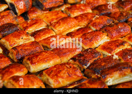 Prodotti da forno per la vendita presso il Mahane Yehuda - famoso mercato di Gerusalemme. Foto Stock