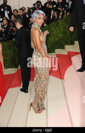 NEW YORK, NY - 02 MAGGIO: (Embargo fino al 05/03/16) Ciara arriva per il 'Manus x Machina: Fashion in an Age of Technology' Costume Institute Gala al Metropolitan Museum of Art il 2 maggio 2016 a New York City People: Ciara Foto Stock