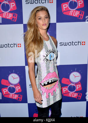 NEW YORK, NY - 3 MAGGIO: La modella Nina Agdal partecipa a The Swatch: A Night of POP & Store Opening il 3 maggio 2016 a New York, New York. Persone: Nina Agdal Foto Stock