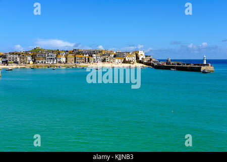 Hafen mit Smeaton è Pier, St Ives, Cornwall, Inghilterra, Großbritannien Foto Stock