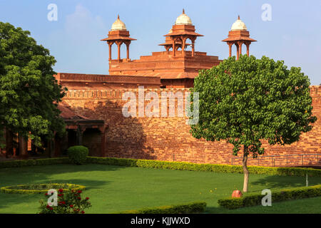 Fatehpur Sikri, fondata nel 1569 dall'imperatore Mughal Akbar, servita come la capitale dell' Impero Mughal dal 1571 al 1585. Palazzo imperiale complesso. Foto Stock