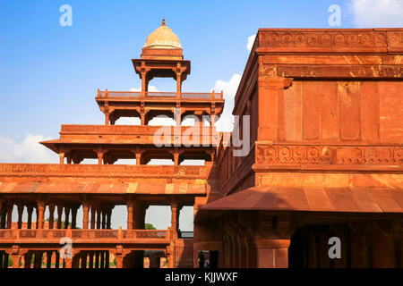 Fatehpur Sikri, fondata nel 1569 dall'imperatore Mughal Akbar, servita come la capitale dell' Impero Mughal dal 1571 al 1585. Palazzo imperiale complesso. P Foto Stock