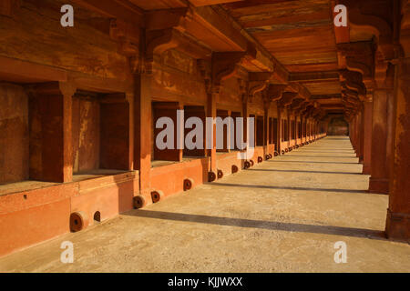 Fatehpur Sikri, fondata nel 1569 dall'imperatore Mughal Akbar, servita come la capitale dell' Impero Mughal dal 1571 al 1585. Palazzo imperiale complesso. L Foto Stock