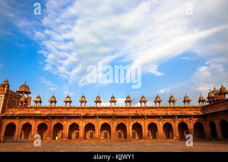 Fatehpur Sikri, fondata nel 1569 dall'imperatore Mughal Akbar, servita come la capitale dell' Impero Mughal dal 1571 al 1585. La parete circostante del Ja Foto Stock