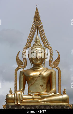 Grande statua del Buddha in Hua Hin tempio. Thailandia. Foto Stock