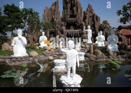 Chua Thien Lam Vai alla pagoda buddista. Il principe Siddharta Gautama Buddha, come un bambino. Thay Ninh. Il Vietnam. Foto Stock