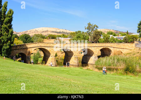 Il Richmond Bridge, costruito dai detenuti nel 1820, è il più antico ponte in pietra sopravvissuto in Australia - Richmond, Tasmania, Australia Foto Stock