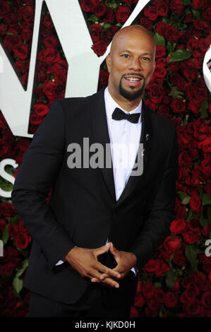 NEW YORK, NY - GIUGNO 12: Common partecipa al 70° Tony Awards annuale al Beacon Theatre il 12 giugno 2016 a New York City. Persone: Comune Foto Stock