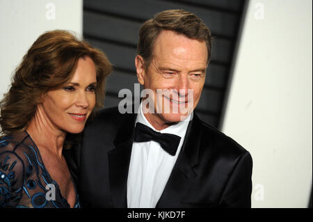 Beverly Hills, CA - febbraio 28: Bryan cranston, robin dearden assiste il 2016 Vanity Fair oscar party hosted by graydon carter a wallis annenberg center for the Performing Arts nel febbraio 28, 2016 a Beverly Hills, la California. persone: Bryan cranston, robin dearden Foto Stock