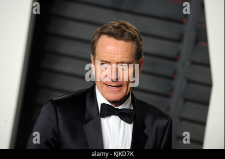 BEVERLY HILLS, CA - FEBBRAIO 28: Bryan Cranston partecipa al Vanity Fair Oscar Party 2016 condotto da Graydon Carter al Wallis Annenberg Center for the Performing Arts il 28 febbraio 2016 a Beverly Hills, California. Persone: Bryan Cranston Foto Stock