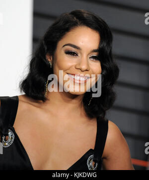 BEVERLY HILLS, CA - FEBBRAIO 28: Vanessa Hudgens partecipa al Vanity Fair Oscar Party 2016 condotto da Graydon Carter al Wallis Annenberg Center for the Performing Arts il 28 febbraio 2016 a Beverly Hills, California. Persone: Vanessa Hudgens Foto Stock